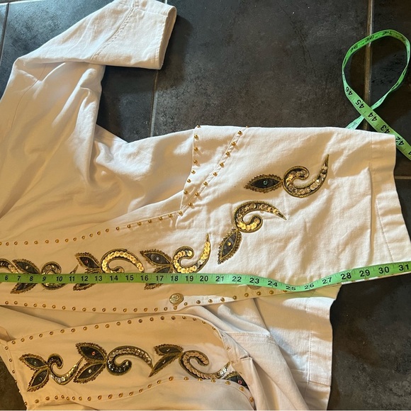 Vintage embroidered White Jacket with Gold Accents - Picture 5 of 5